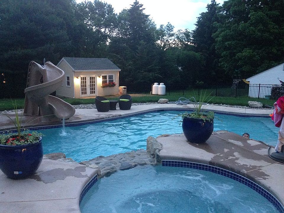 2nd image of 136 Lower Holland Rd