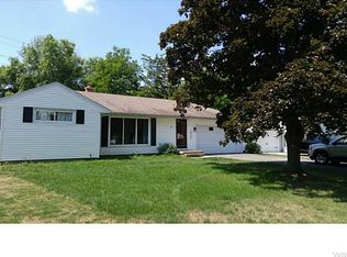 69 Thistle Lea, Williamsville, NY 14221