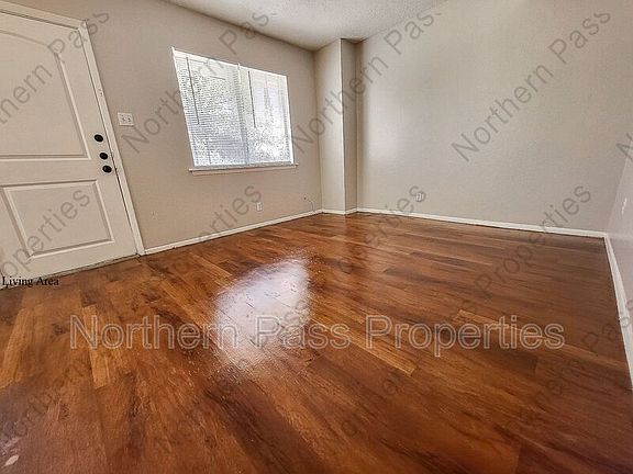 3rd image of 5209 Carousel Dr #R-6