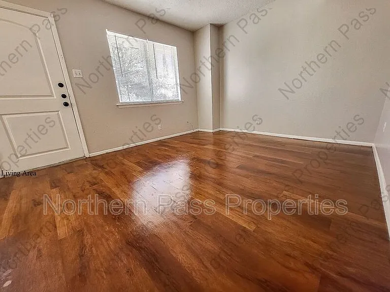 5209 Carousel Dr #R-6 — Photo 3
