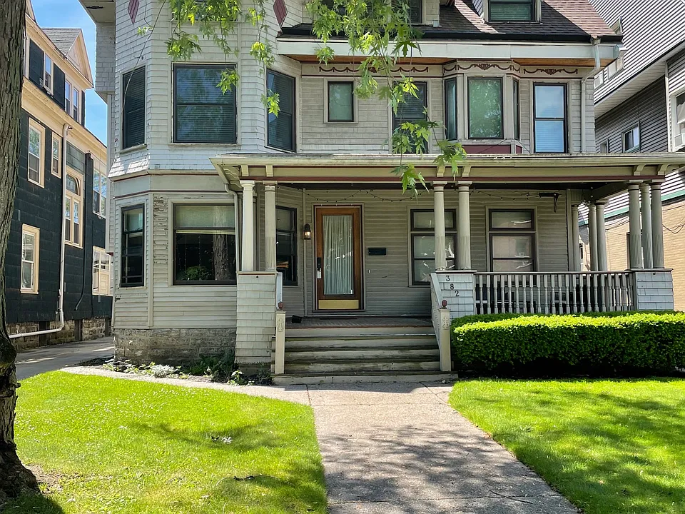 382 Elmwood Ave #3