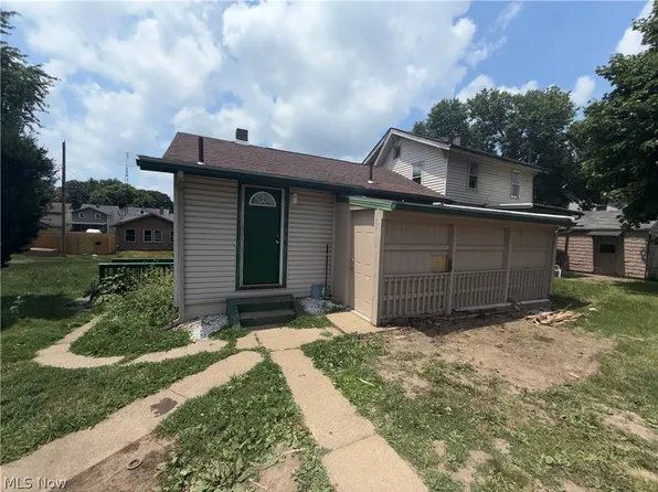 818 Halter Ct NW, Canton, OH 44708