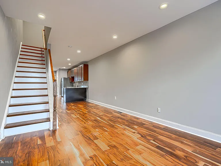 1620 E Clement St — Photo 3
