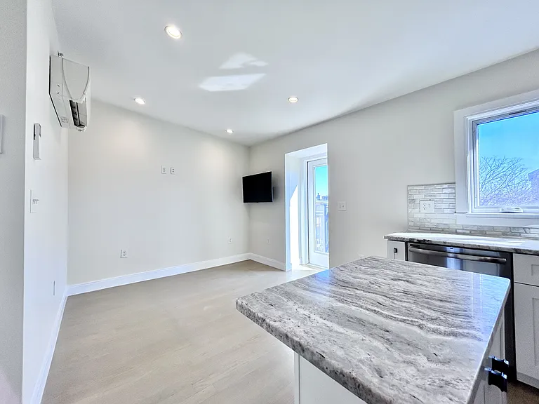 69 Cottage St #3 — Photo 4