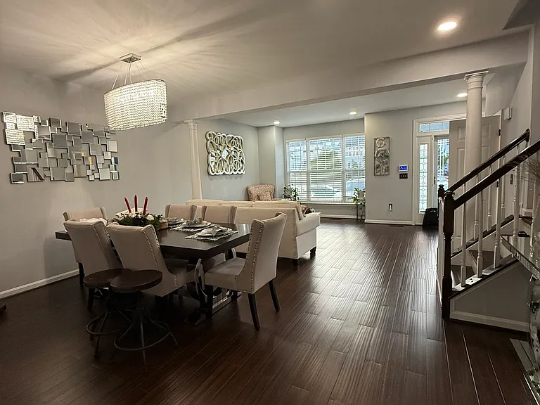 115 Hillside Ct — Photo 2