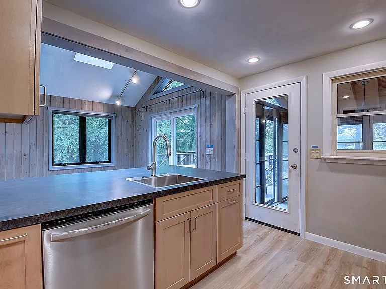 96 Indian Spring Rd — Photo 12