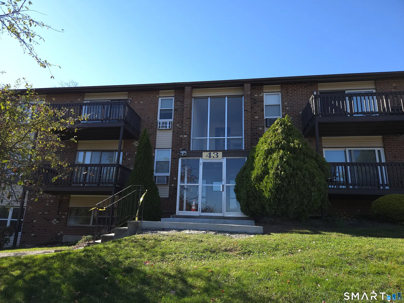 2 bed, 1.0 bath, 900 sqft, $2,000 — Photo 1