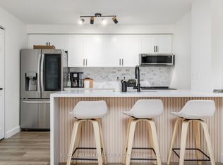 91 Aspen Springs Dr #208, Clarington, ON L1C5J9