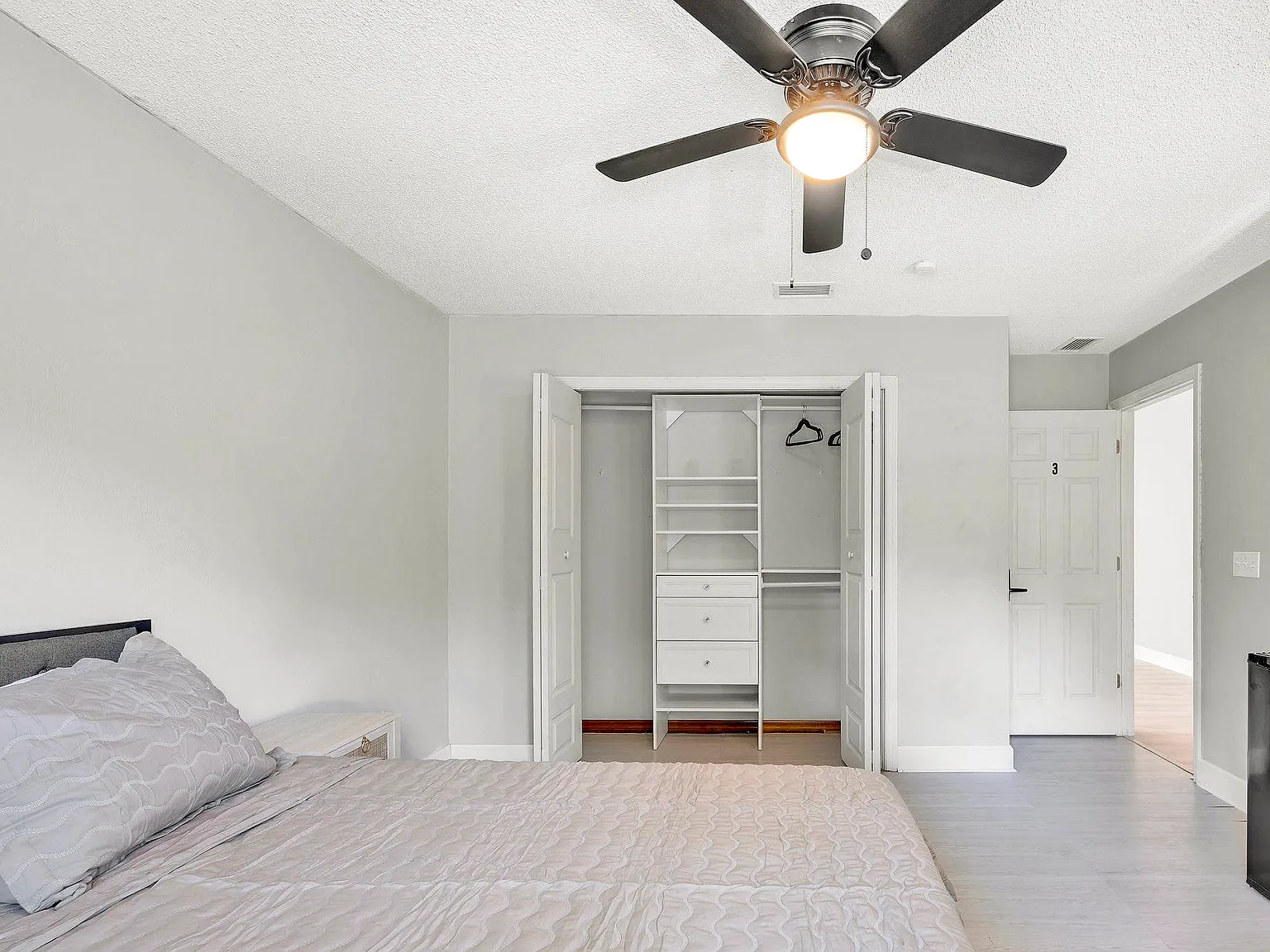 4 bed, 2.0 bath, 2350 sqft, $862 — Photo 3