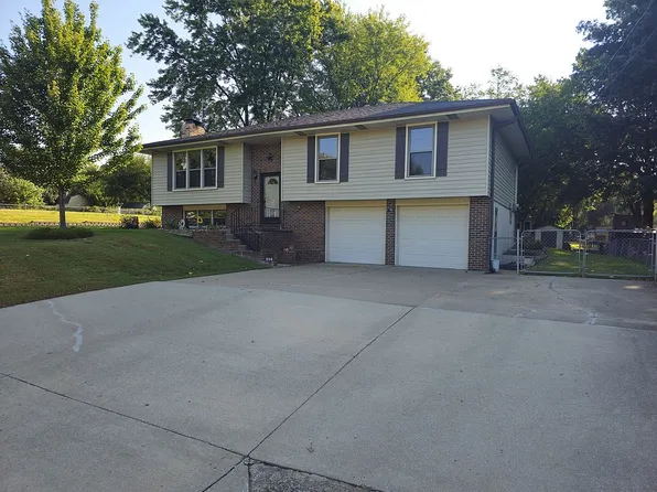 904 N 20th St, Leavenworth, KS 66048