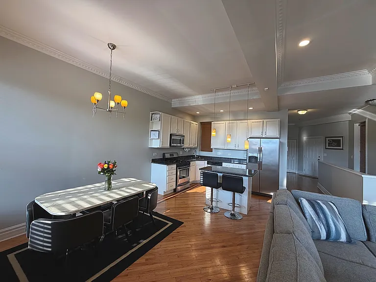 4852 S Prairie Ave #1B — Photo 1