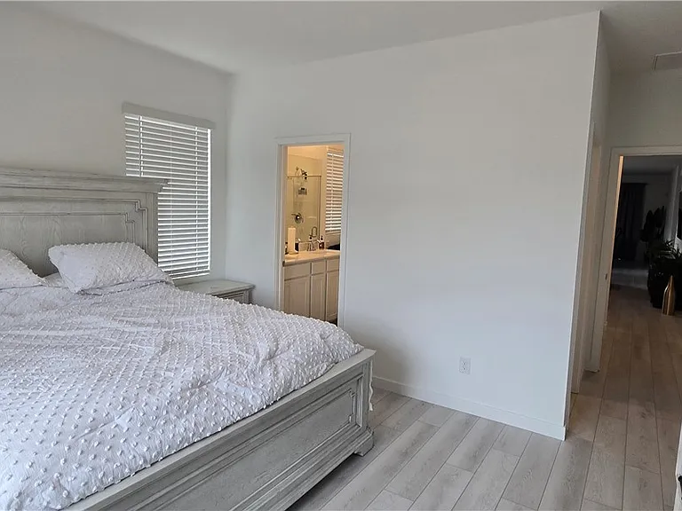 134 Cameron Chase Ave — Photo 2