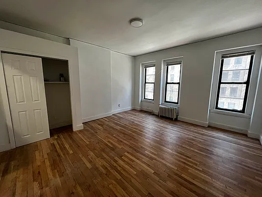 Rented by Salon Realty Corp | media 6