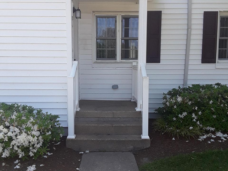 1st image of 8 Wherry Ct