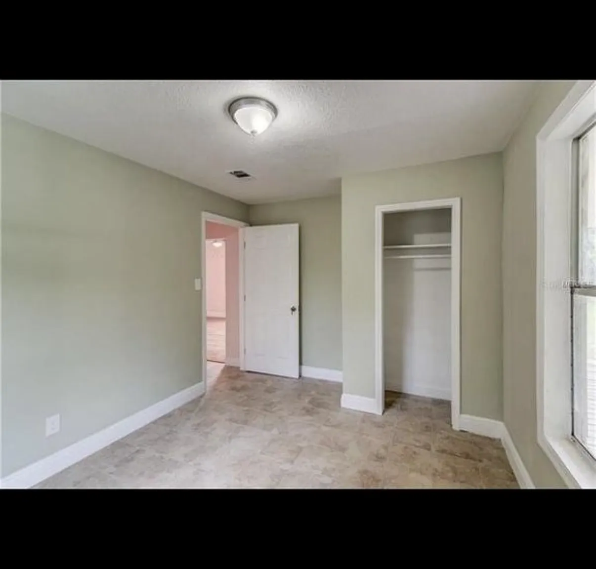 3 bed, 1000 sqft, $1,899 — Photo 2