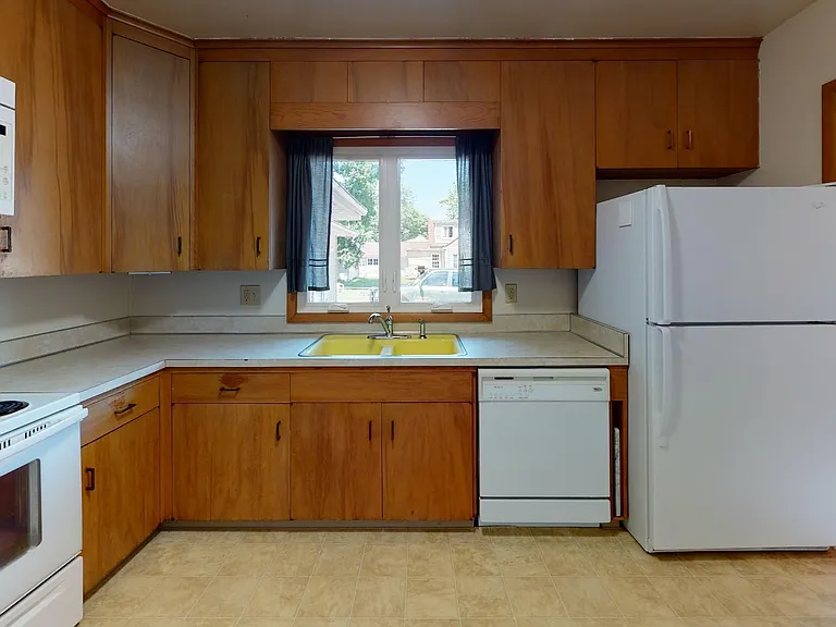 713 Stanton Ave — Photo 3
