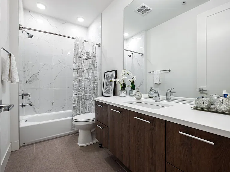 325 N Emerson St #D — Photo 11