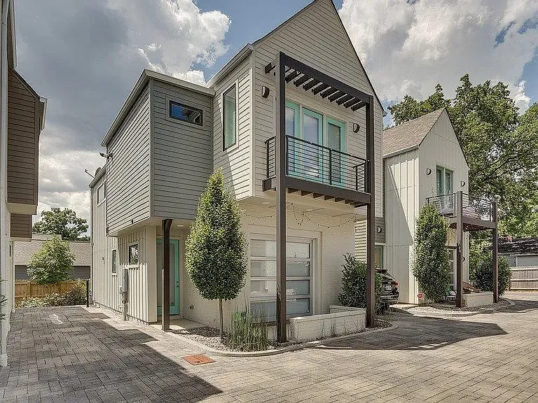 217 Gentry Ave — Photo 1