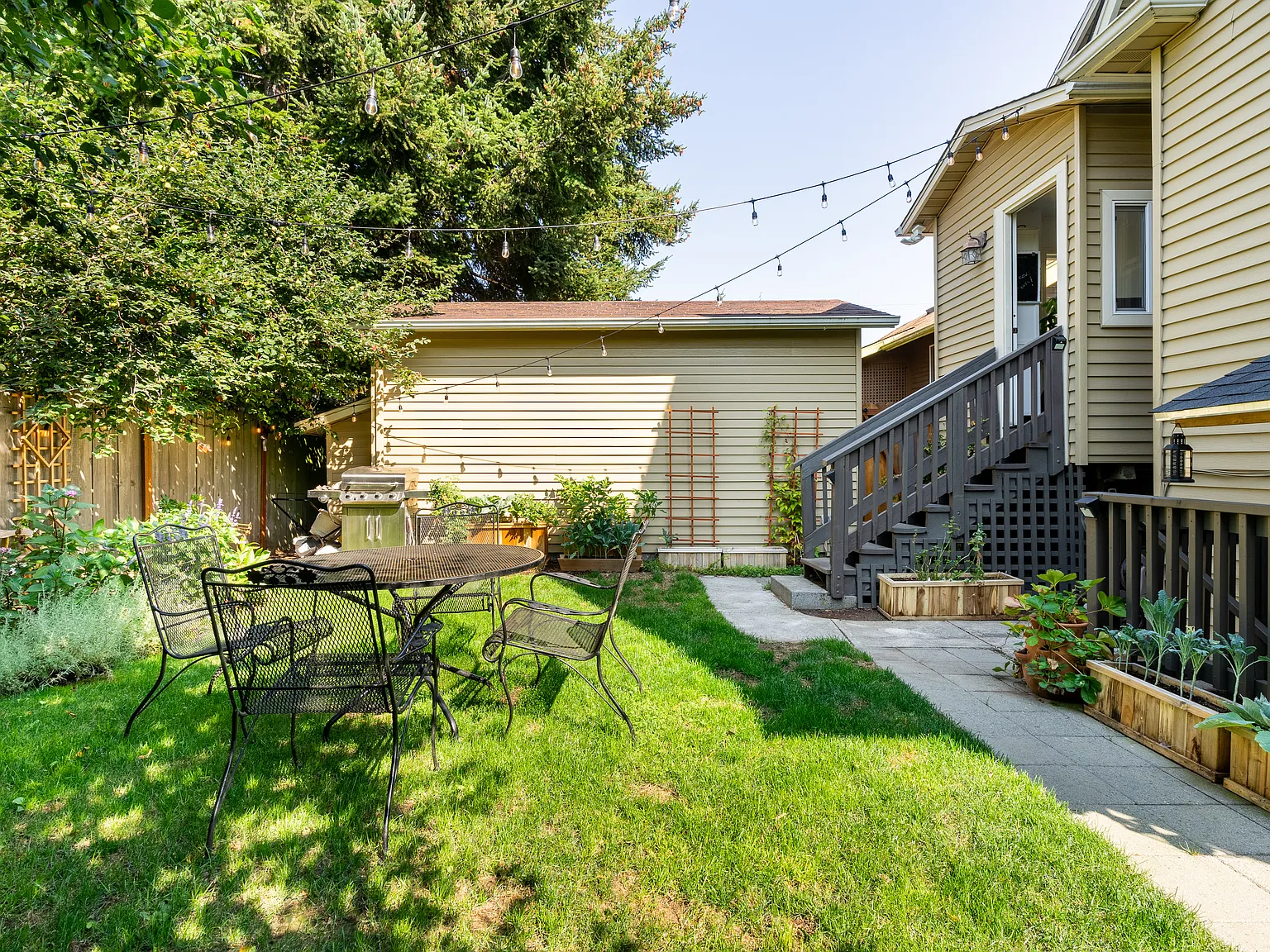 3 bed, 2700 sqft, $4,995 — Photo 2