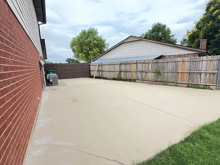 9301 Maypark Cir — Photo 14