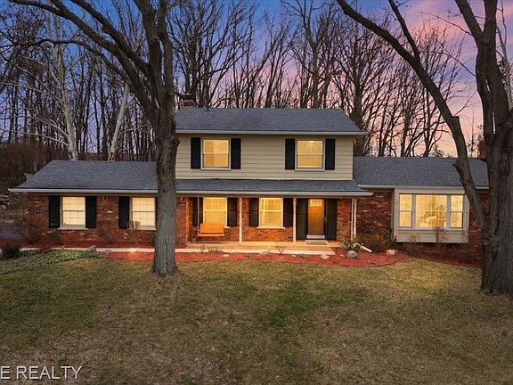 3rd image of 326 Shagbark Dr