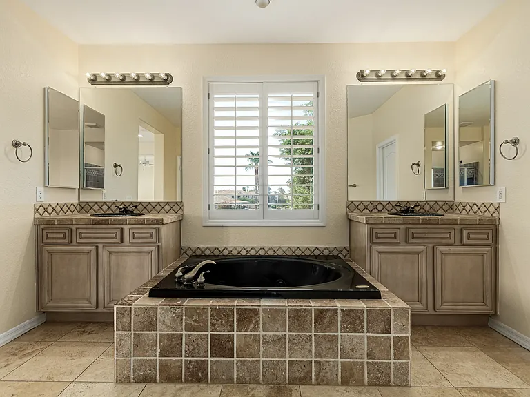 4878 S Fresno St — Photo 44
