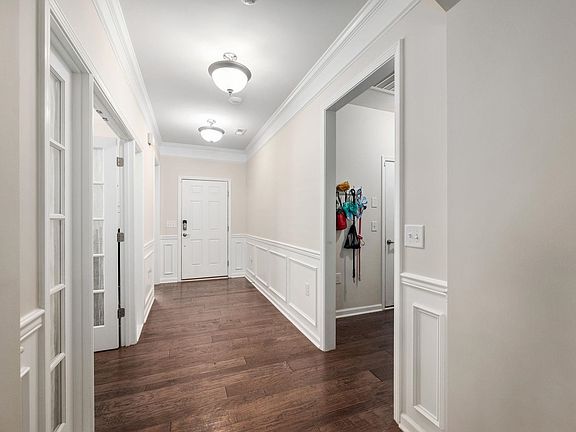 3rd image of 403 Farintosh Valley Ln