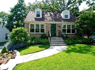 1040 Sheridan Rd, Deerfield, IL 60015