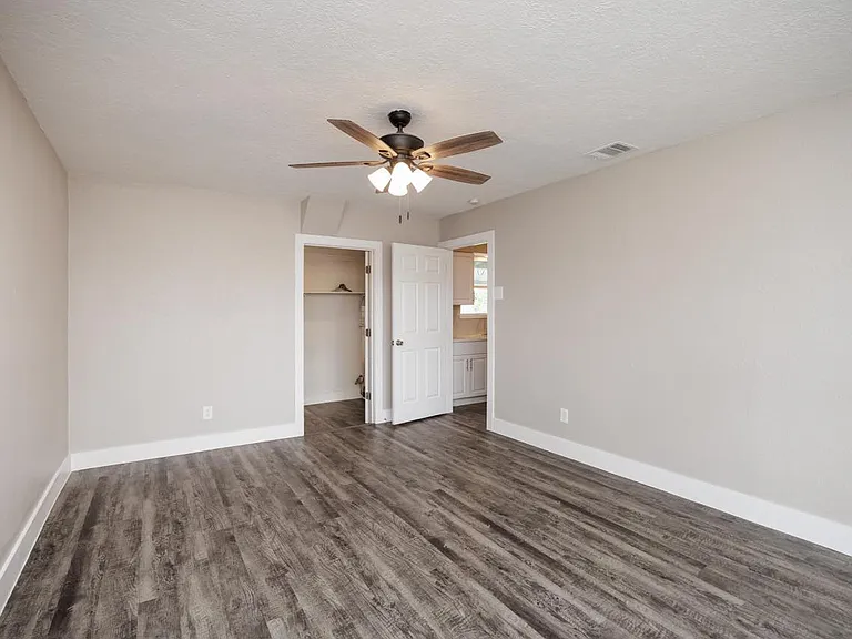 5322 Bonham St — Photo 3