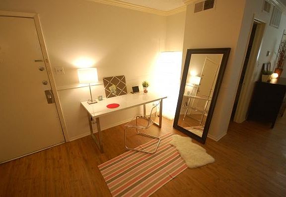 512-Realty-Austin-Speedway Studios-4105 Speedway-205-2_02202