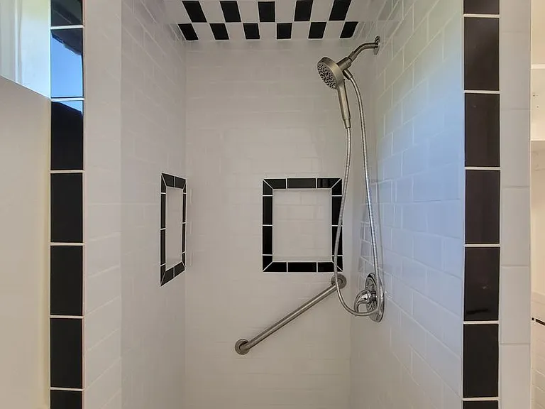 11325 Martha St — Photo 16