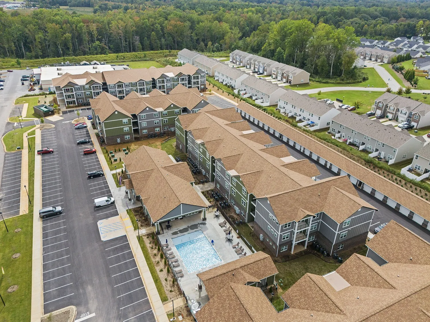 The Grande at Geyser Falls Luxury Apartments — Photo 1