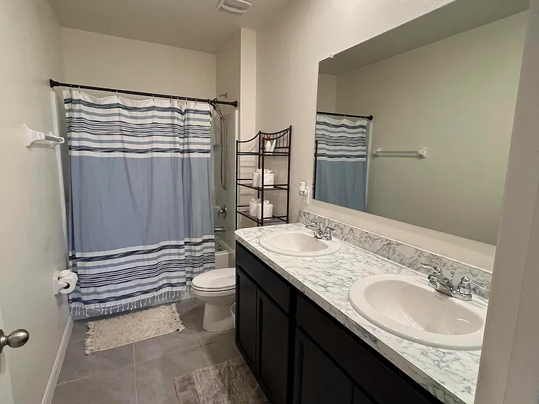 976 Trinity St — Photo 26