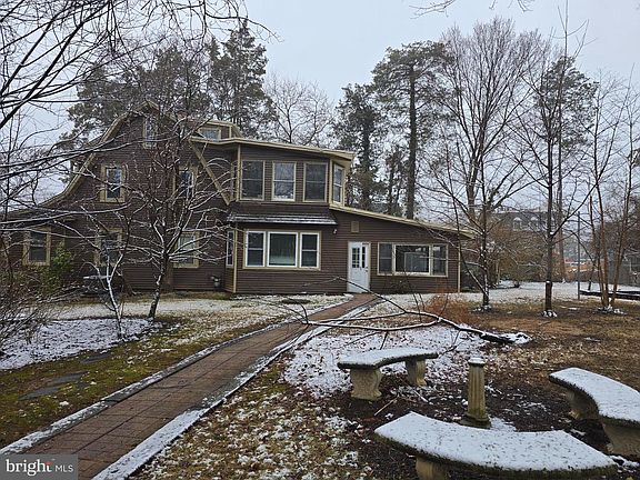 2nd image of 1616 Chain Bridge Rd