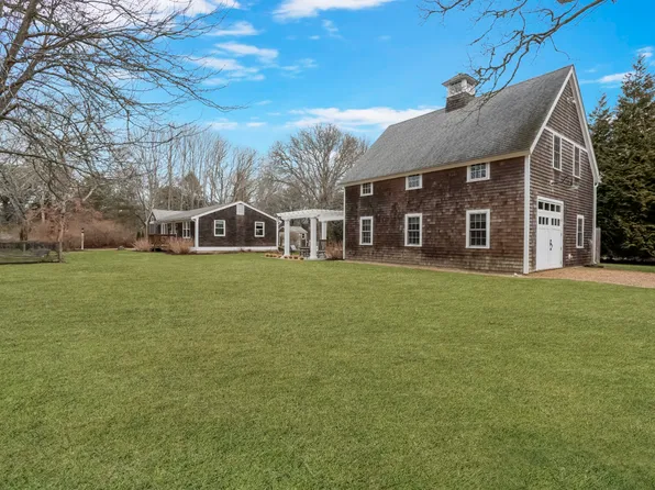17 Suttons Way, Edgartown, MA 02539
