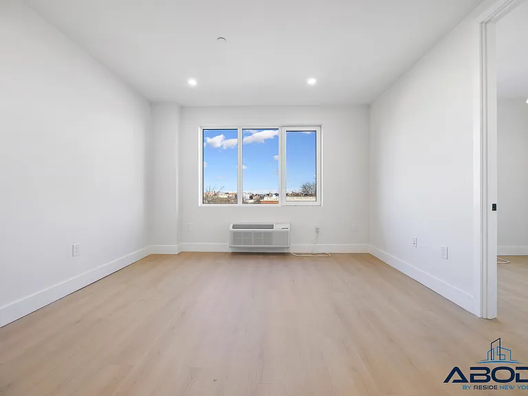 102 E 53rd St #4C — Photo 4