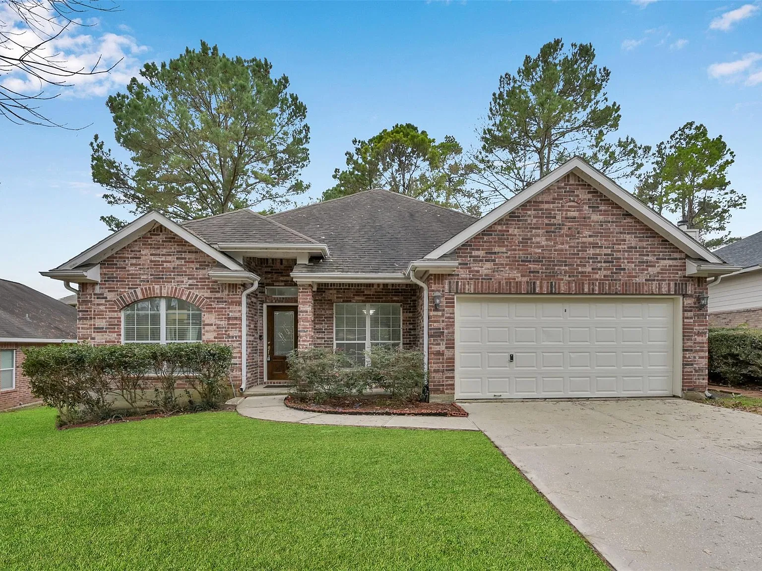 3 bed, 2.0 bath, 1892 sqft, $2,000 — Photo 1