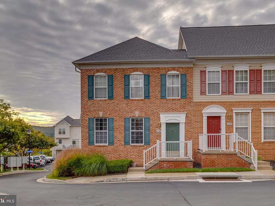1st image of 500 Rhapsody Ct #500