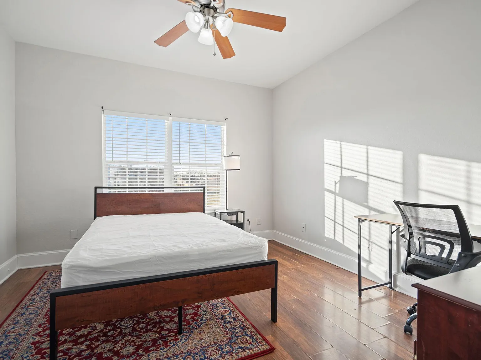 4 bed, 3.0 bath, 2900 sqft, $776 — Photo 2