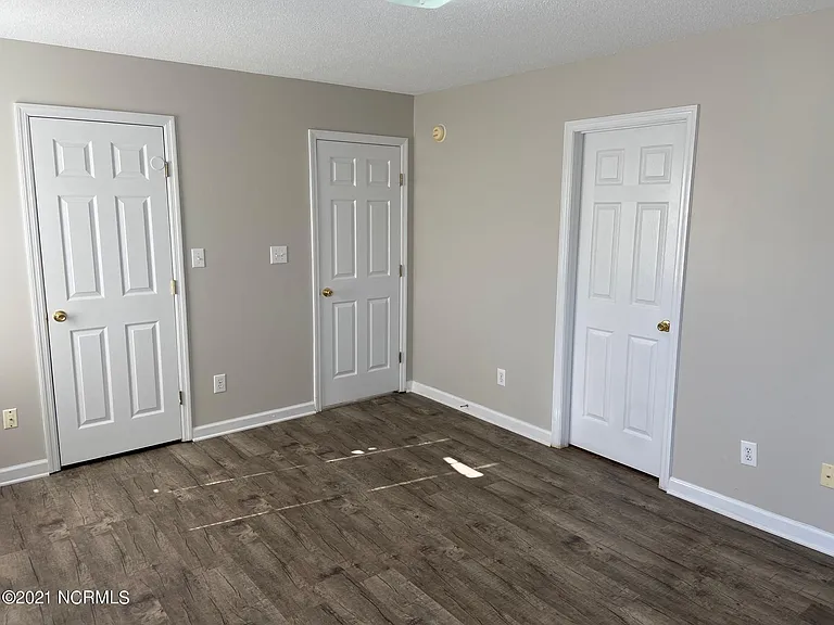 401 Sumrell Way — Photo 12