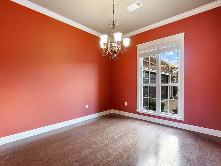 1300 Edge Valley Dr N — Photo 13