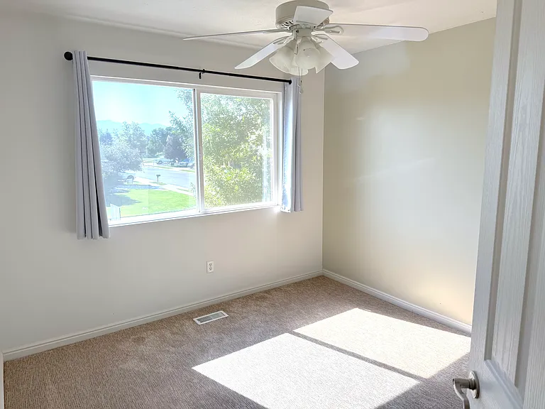 1875 S Spring Creek Dr — Photo 13