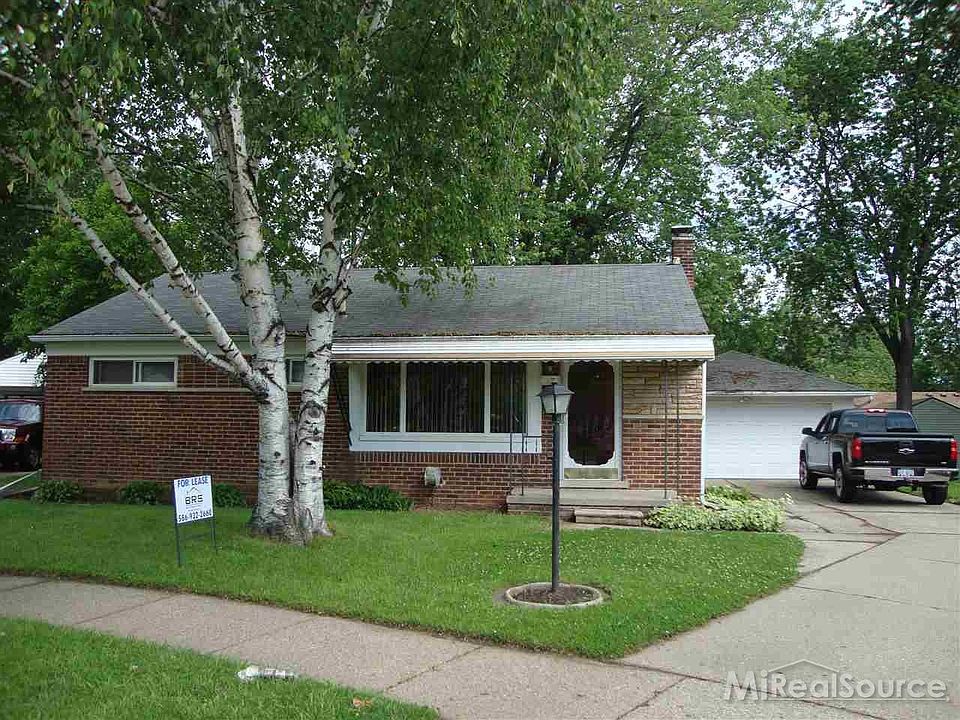 1st image of 10 Shiawasse Cir