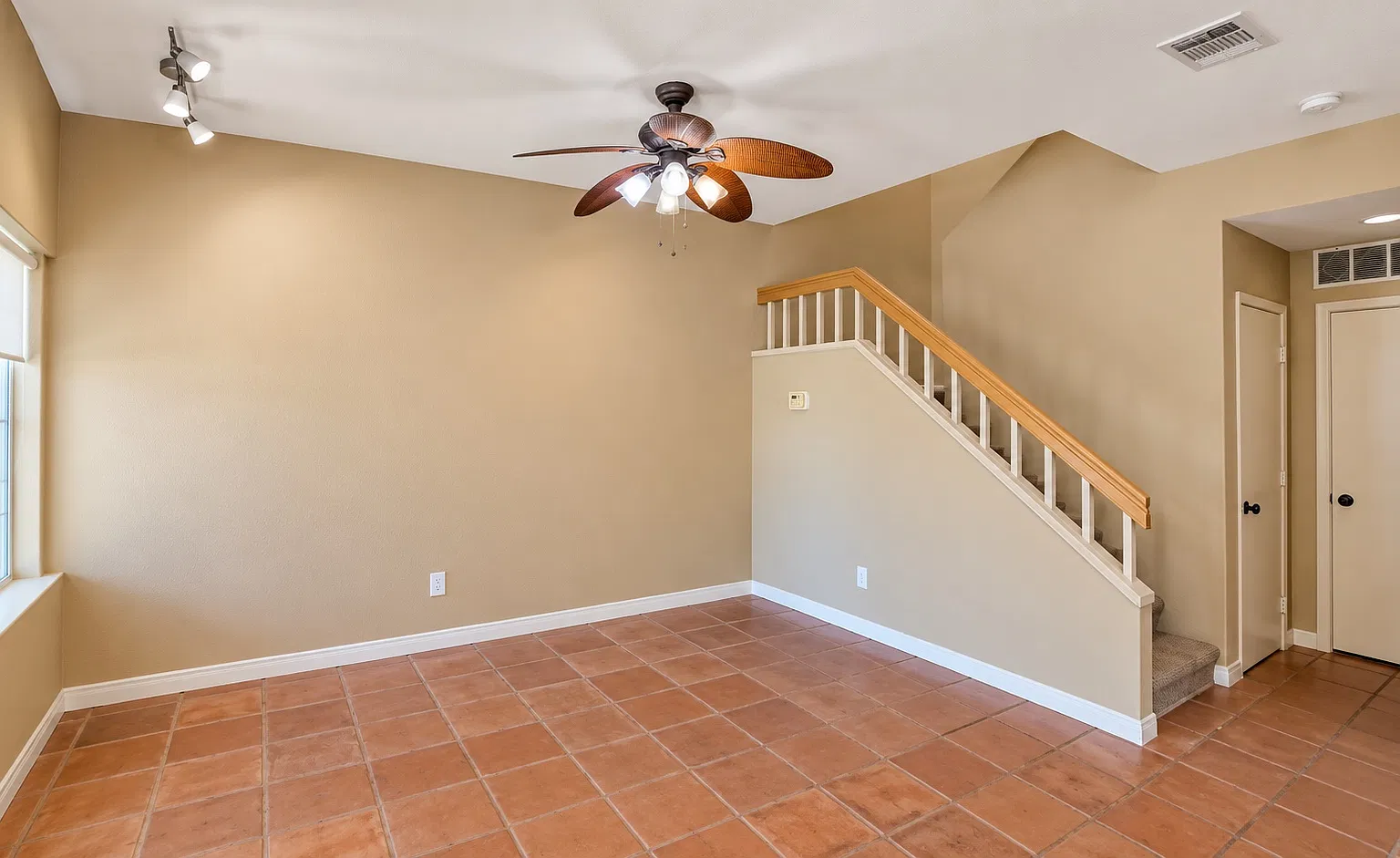 3 bed, 2.5 bath, 1555 sqft, $3,250 — Photo 2