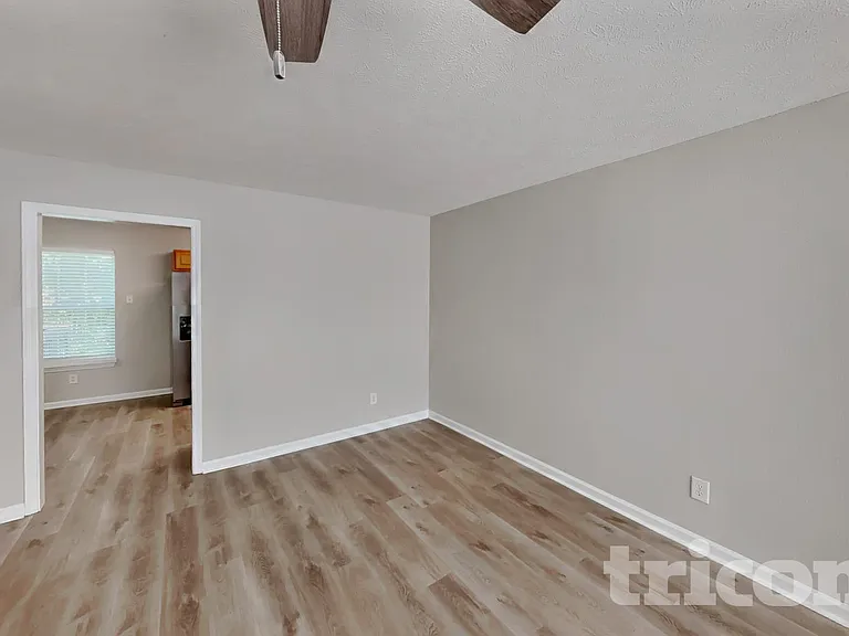 700 Holland Ridge Dr — Photo 2