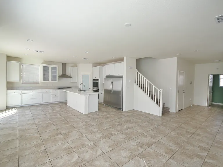 3041 Lake Como Ave — Photo 6