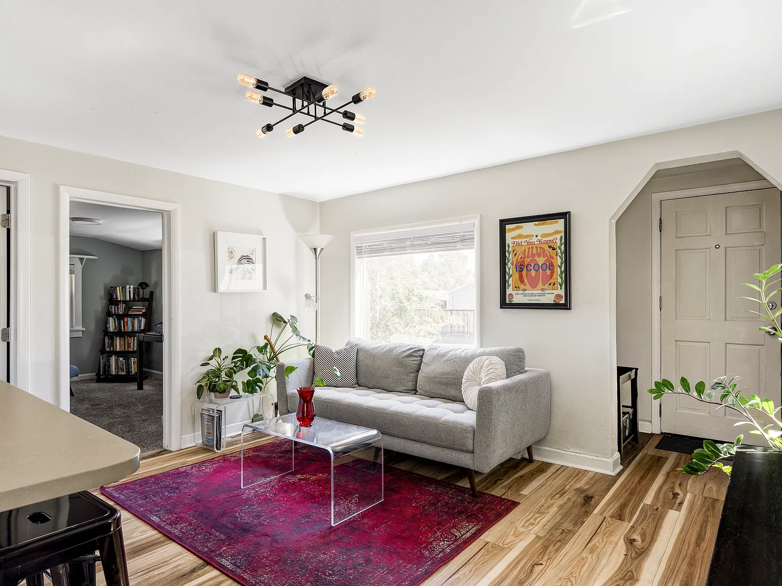 3 bed, 910 sqft, $2,500 — Photo 2