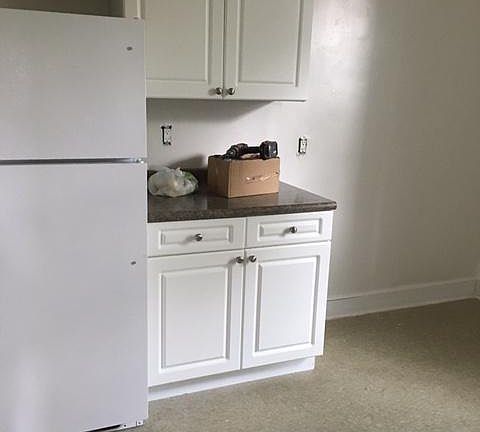 2nd image of 721 Larchmont Ave #B