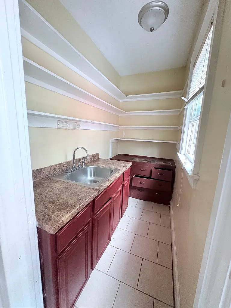 4 bed, $2,050 — Photo 3