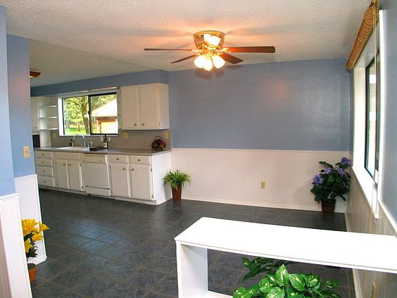 Spacious Dining Area